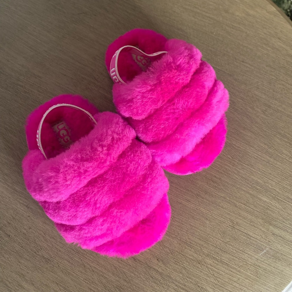 UGG infant size 4/5, hot pink, like new
